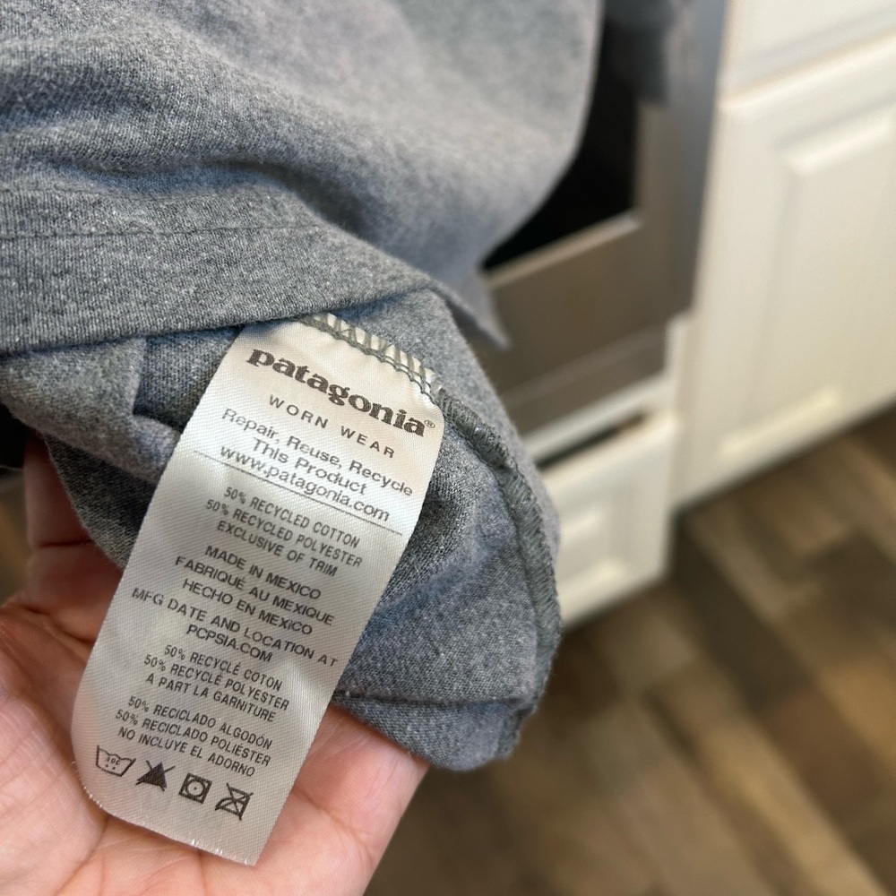 Patagonia Men's Gray Long Sleeve Shirt, S (has wear) - Picture 5 of 5